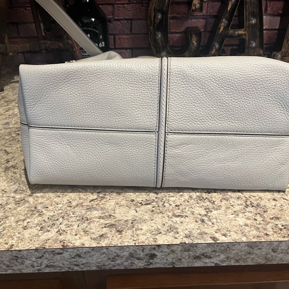 MICHAEL KORS handbag- white $75 w/ bag charm - Picture 4 of 10